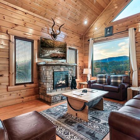 Epic Mountain Views, Hot Tub, Game Room, Sleeps 10 Sevierville Exterior photo