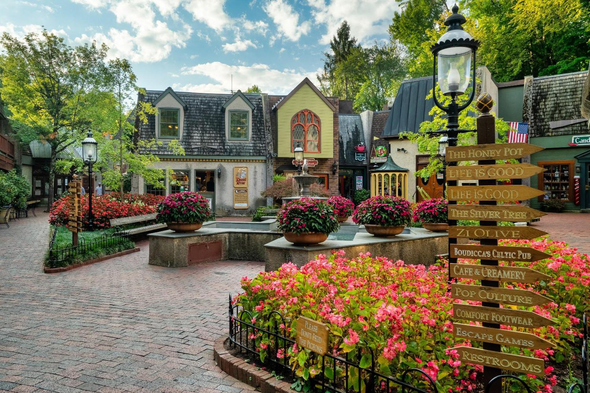 Epic Mountain Views, Hot Tub, Game Room, Sleeps 10 Sevierville Exterior photo