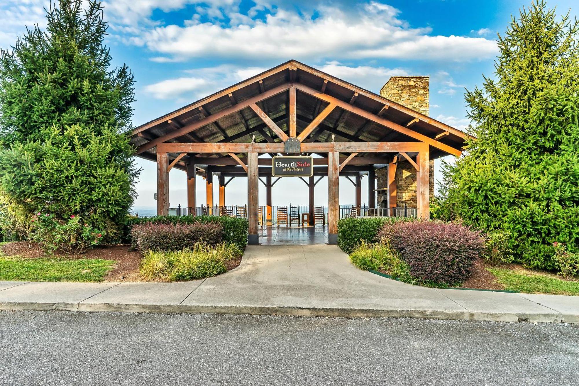 Epic Mountain Views, Hot Tub, Game Room, Sleeps 10 Sevierville Exterior photo