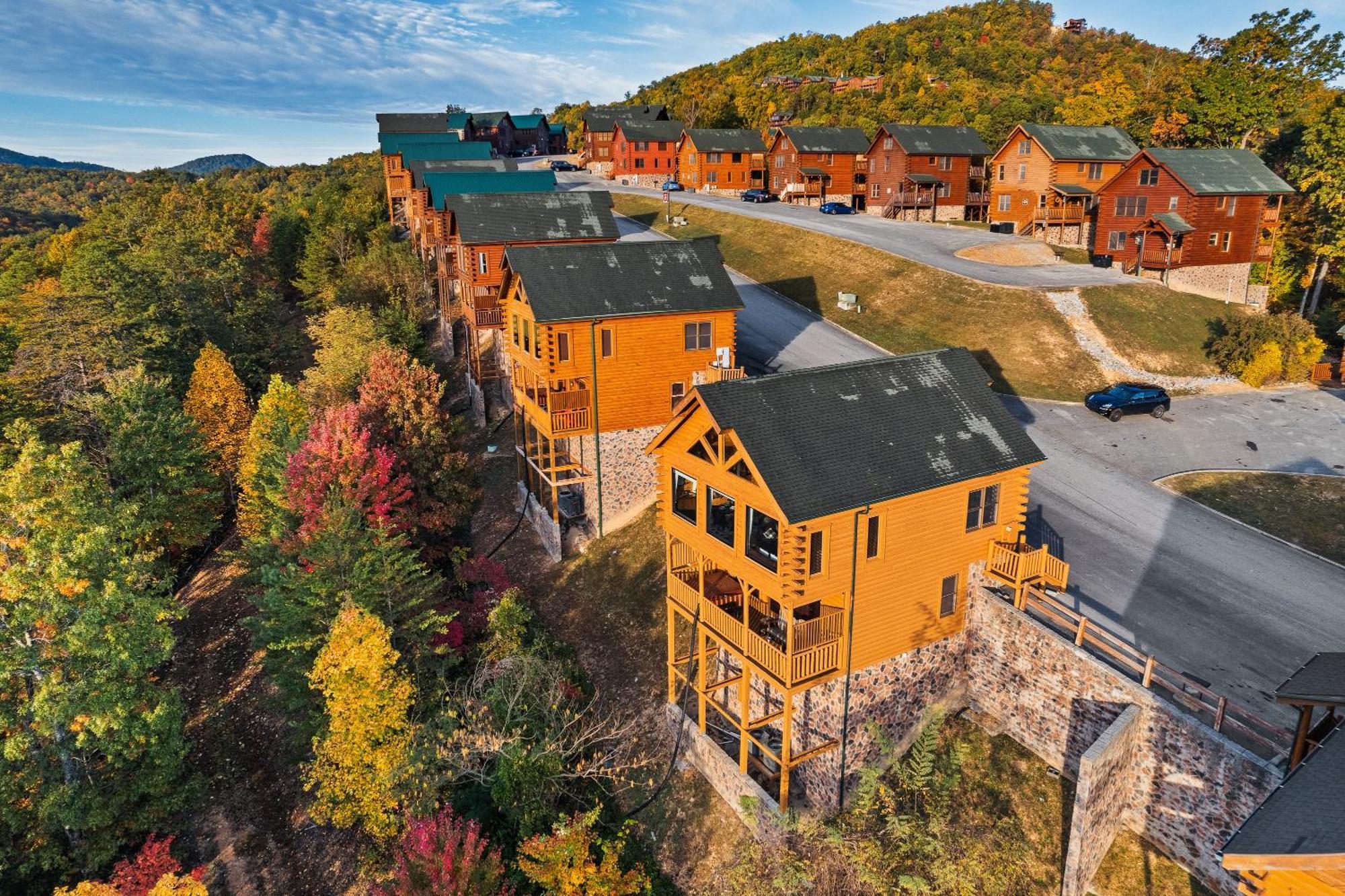 Epic Mountain Views, Hot Tub, Game Room, Sleeps 10 Sevierville Exterior photo