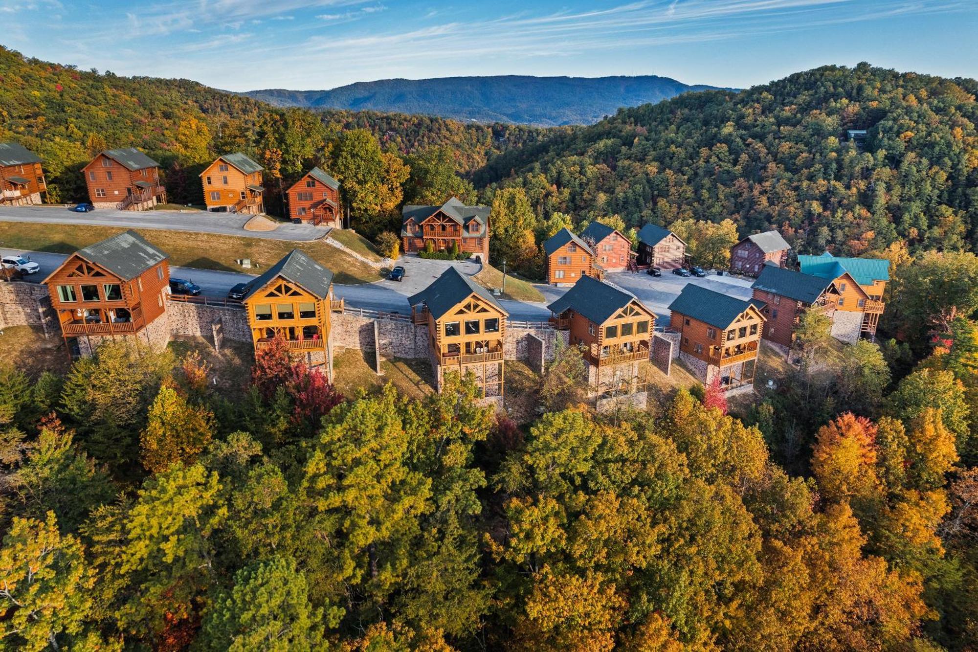 Epic Mountain Views, Hot Tub, Game Room, Sleeps 10 Sevierville Exterior photo