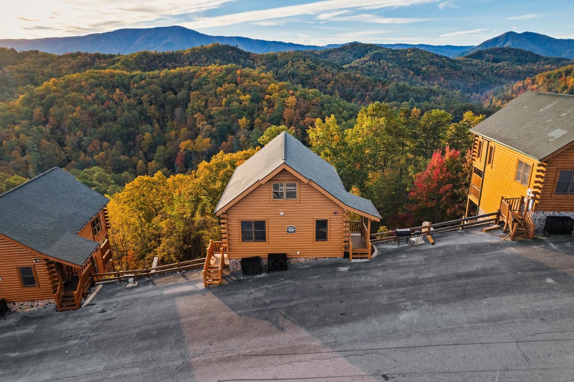Epic Mountain Views, Hot Tub, Game Room, Sleeps 10 Sevierville Exterior photo
