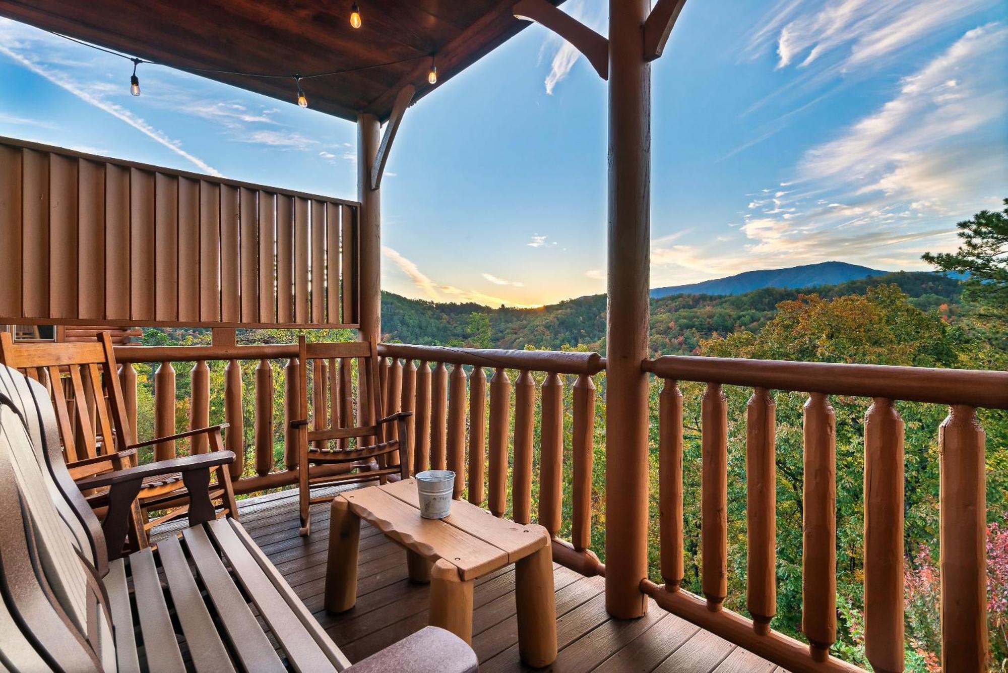Epic Mountain Views, Hot Tub, Game Room, Sleeps 10 Sevierville Exterior photo