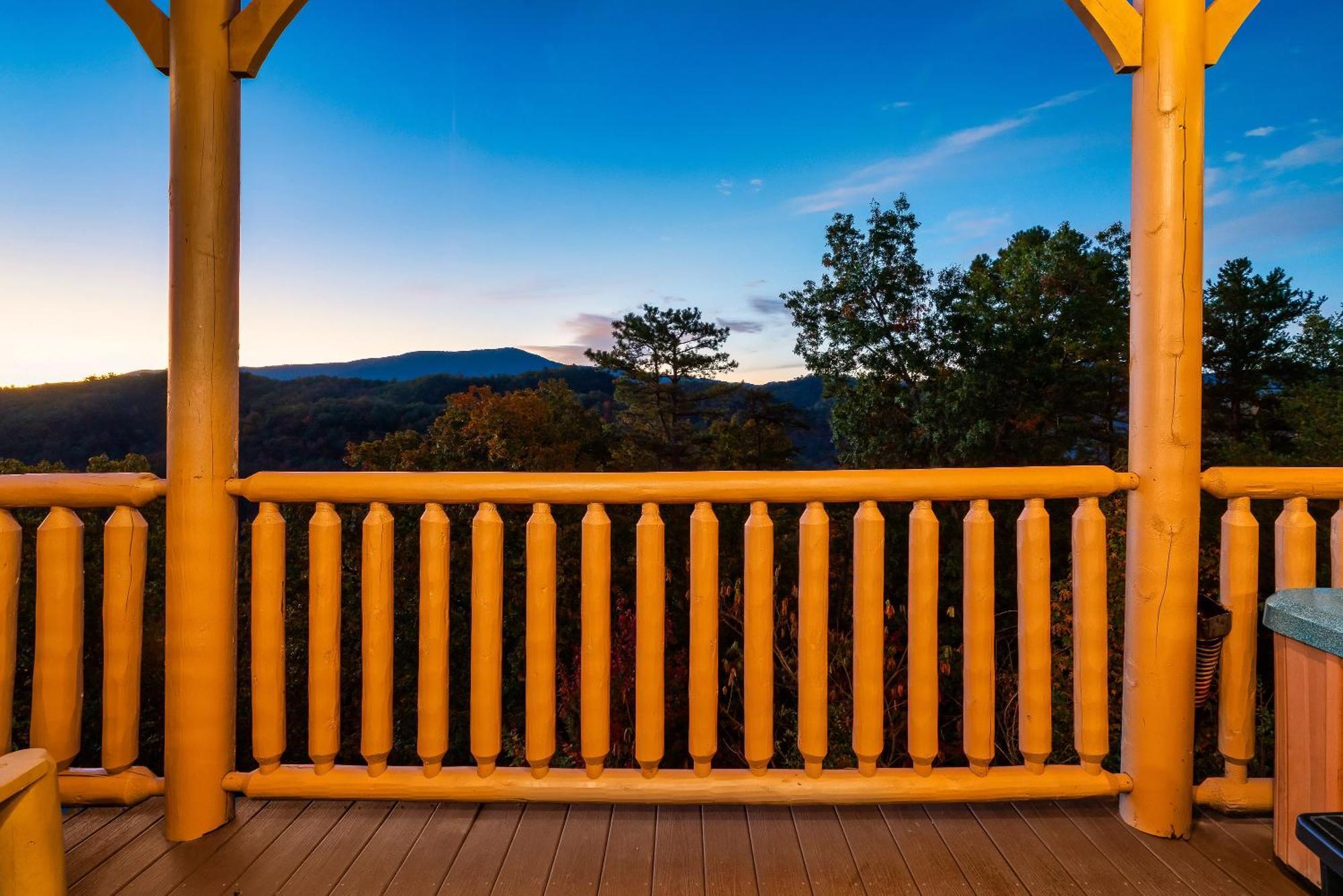 Epic Mountain Views, Hot Tub, Game Room, Sleeps 10 Sevierville Exterior photo