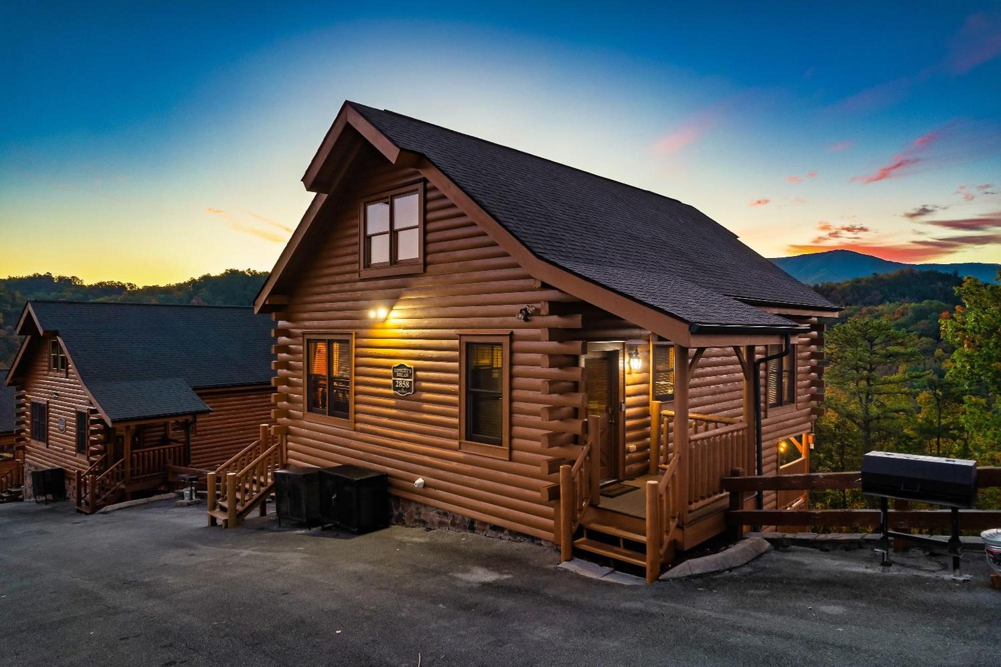 Epic Mountain Views, Hot Tub, Game Room, Sleeps 10 Sevierville Exterior photo